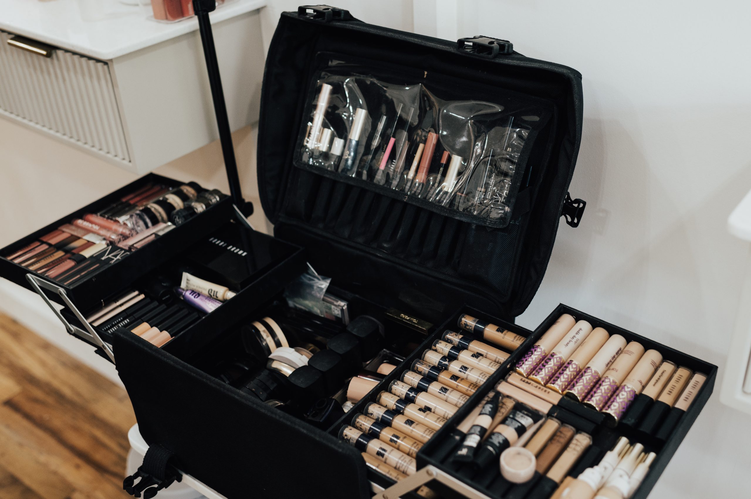 PRO MAKEUP ARTIST KIT 2023