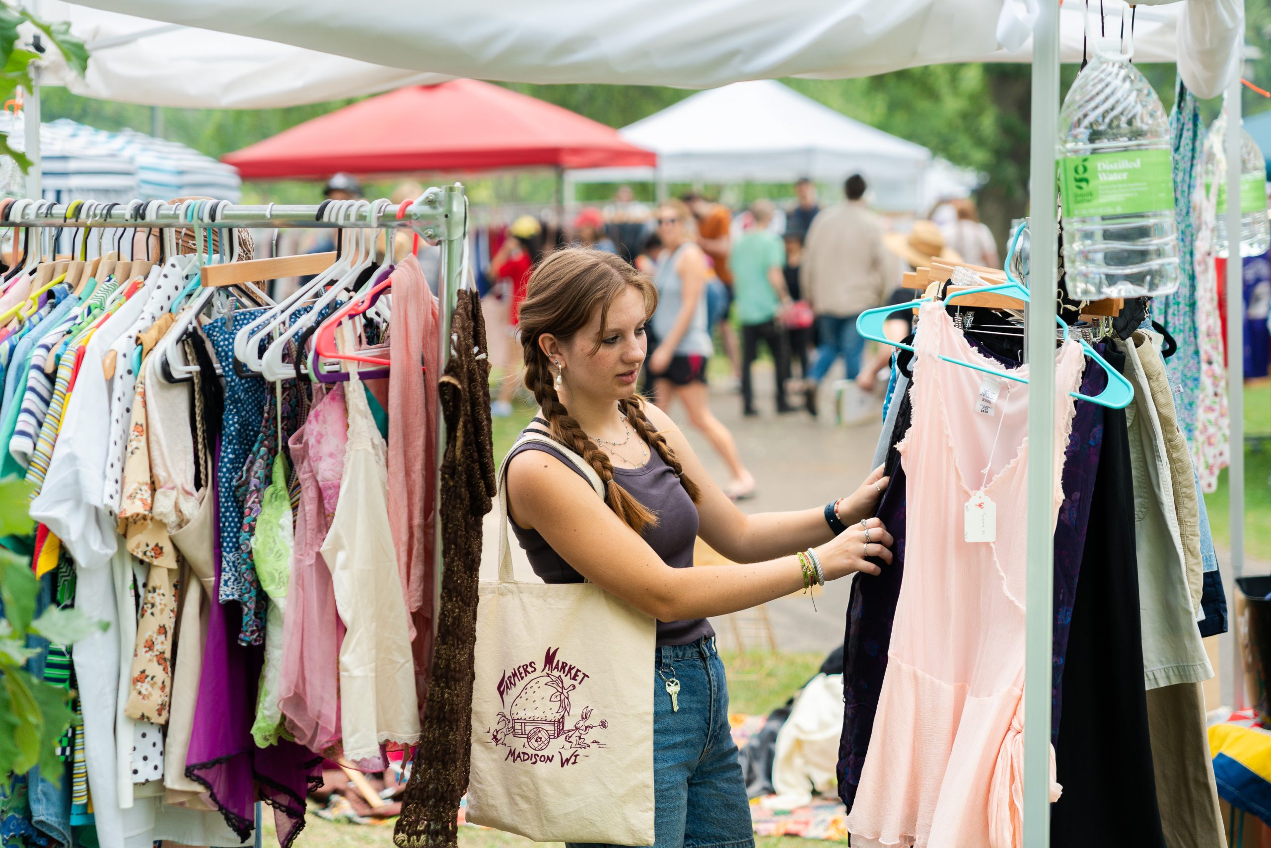 2023-07-15 Mpls Vintage Market-Minnehaha Falls Art Fair-Darin Kamnetz-120