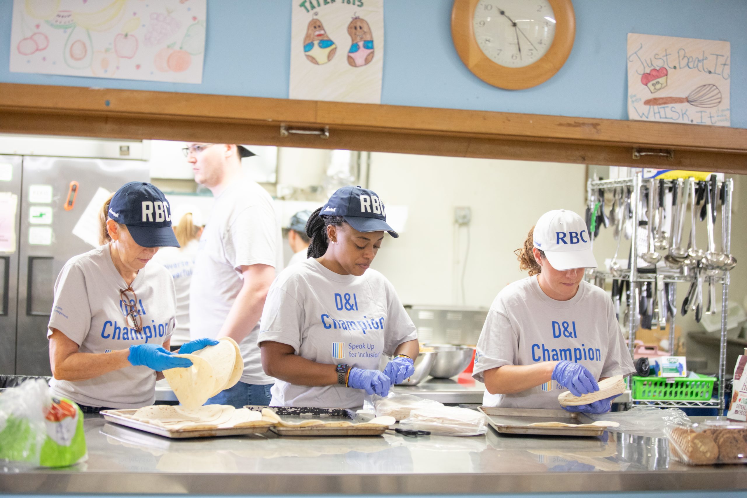 Give Back This Season: Where to Volunteer in Minnesota